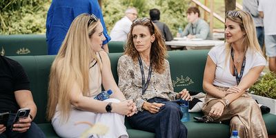 People having a conversation at Counder Conference